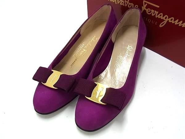 フェラガモ パンプス ヒール 靴 装飾 スエード リボン ヴァラ ブラック 三越伊勢丹 | FERRAGAMO/フェラガモ_Women通販 | ヴァラ 【送料