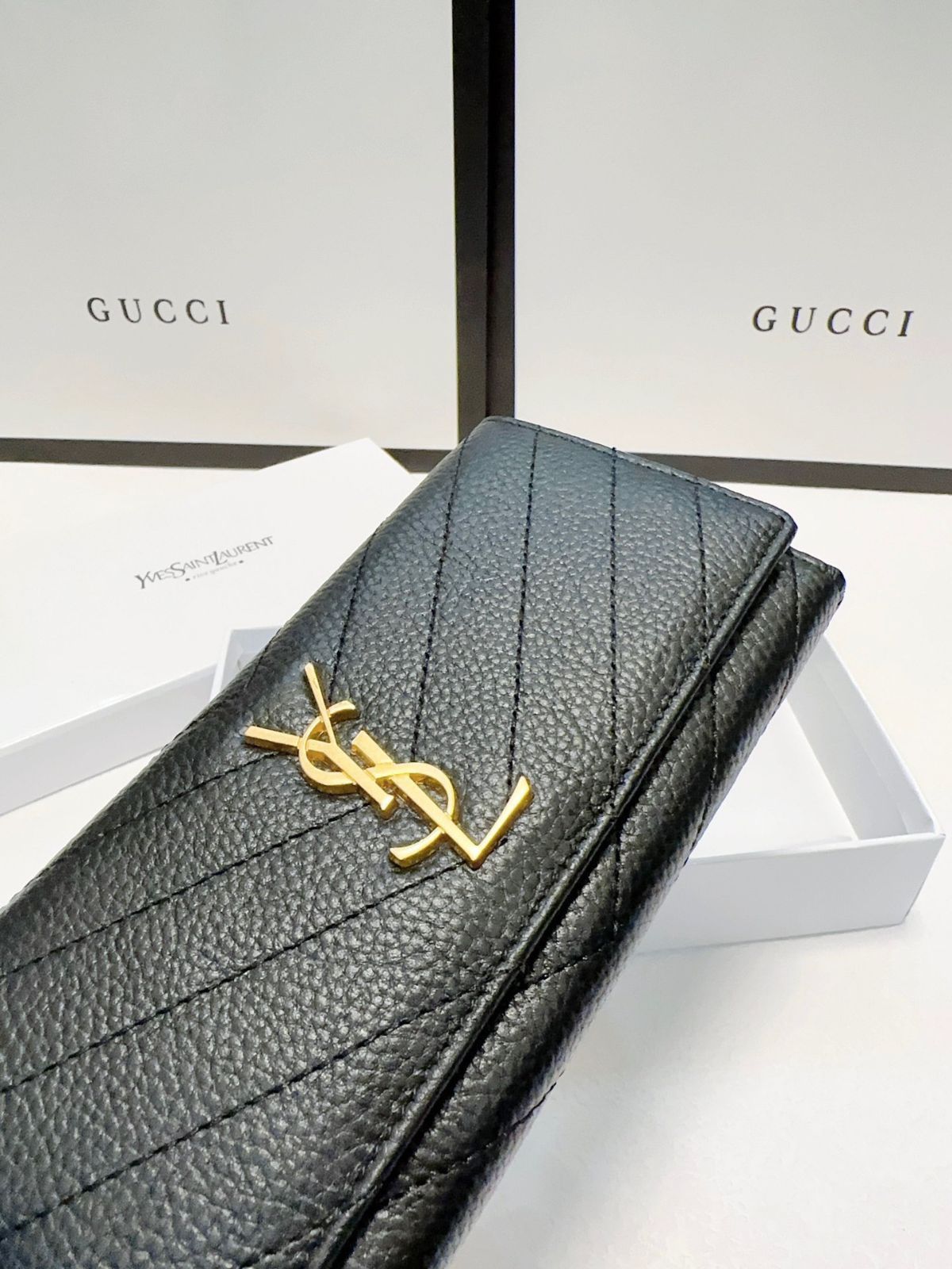 財布 各種消費カードの伝票など