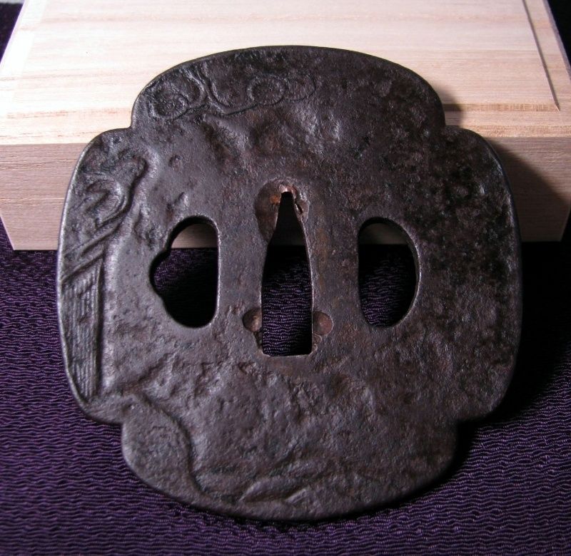 時代武具 鉄地大鍔 山水人物文 幅 8.48cm 江戸時代|25b002