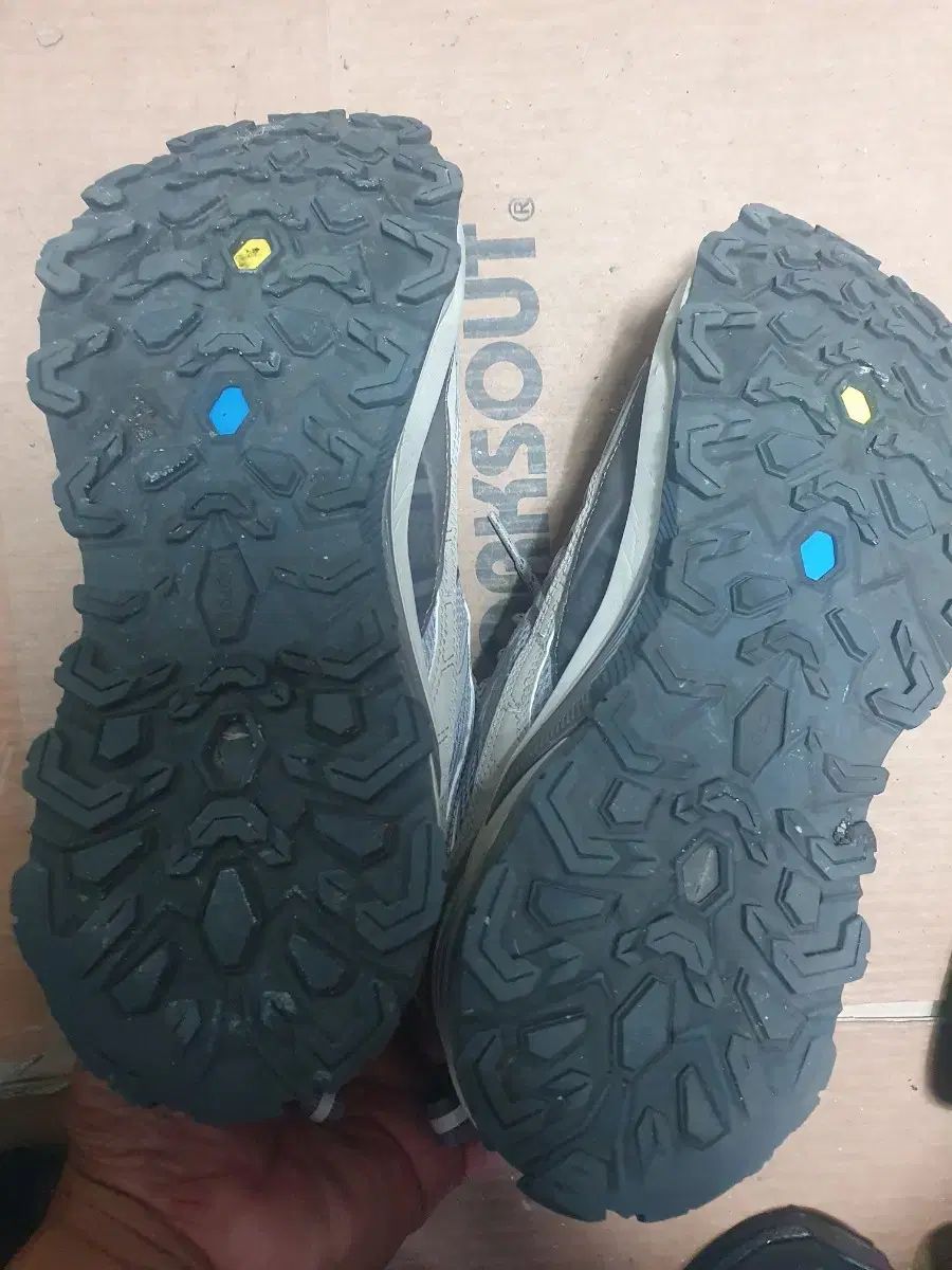  BLACK YAK ブラックヤク 登山靴 GORE TEX ゴアテックス 魔法瓶 アウトドアスポーツ用品 登山靴 トレッキングシューズ アウトドアシューズ