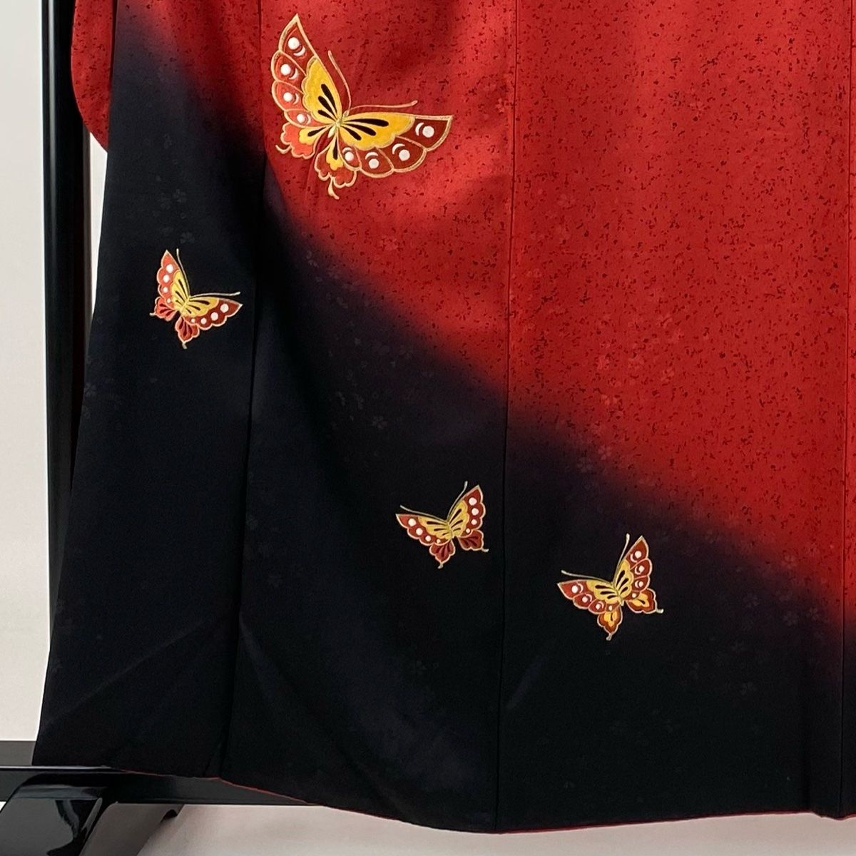 振袖 身丈159cm 裄丈66.5cm M 袷 蝶 幾何学模様 金糸 刺繍 赤