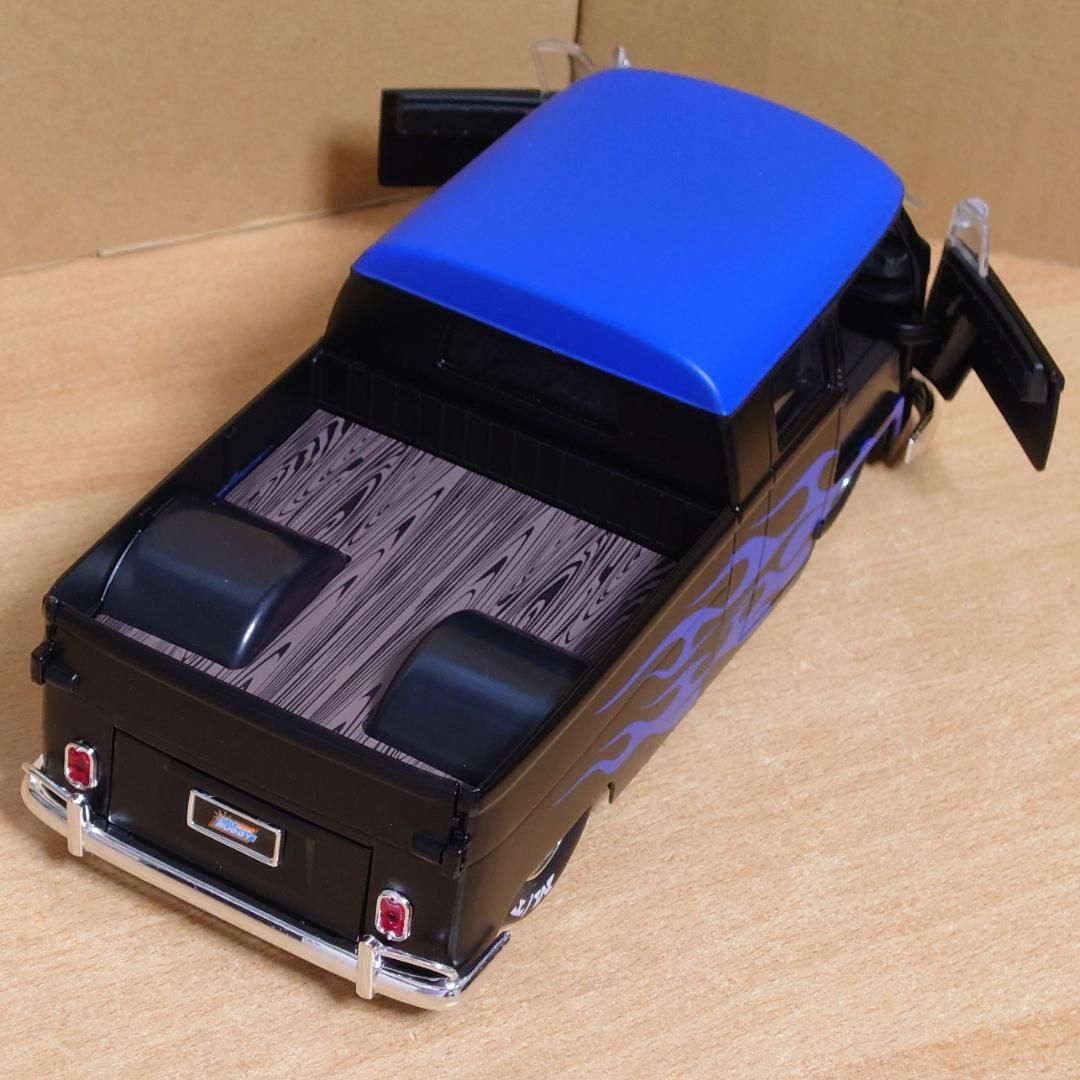1/24 VW ワーゲンバス 1963 ピックアップ ブラックフレーム Jada Toys