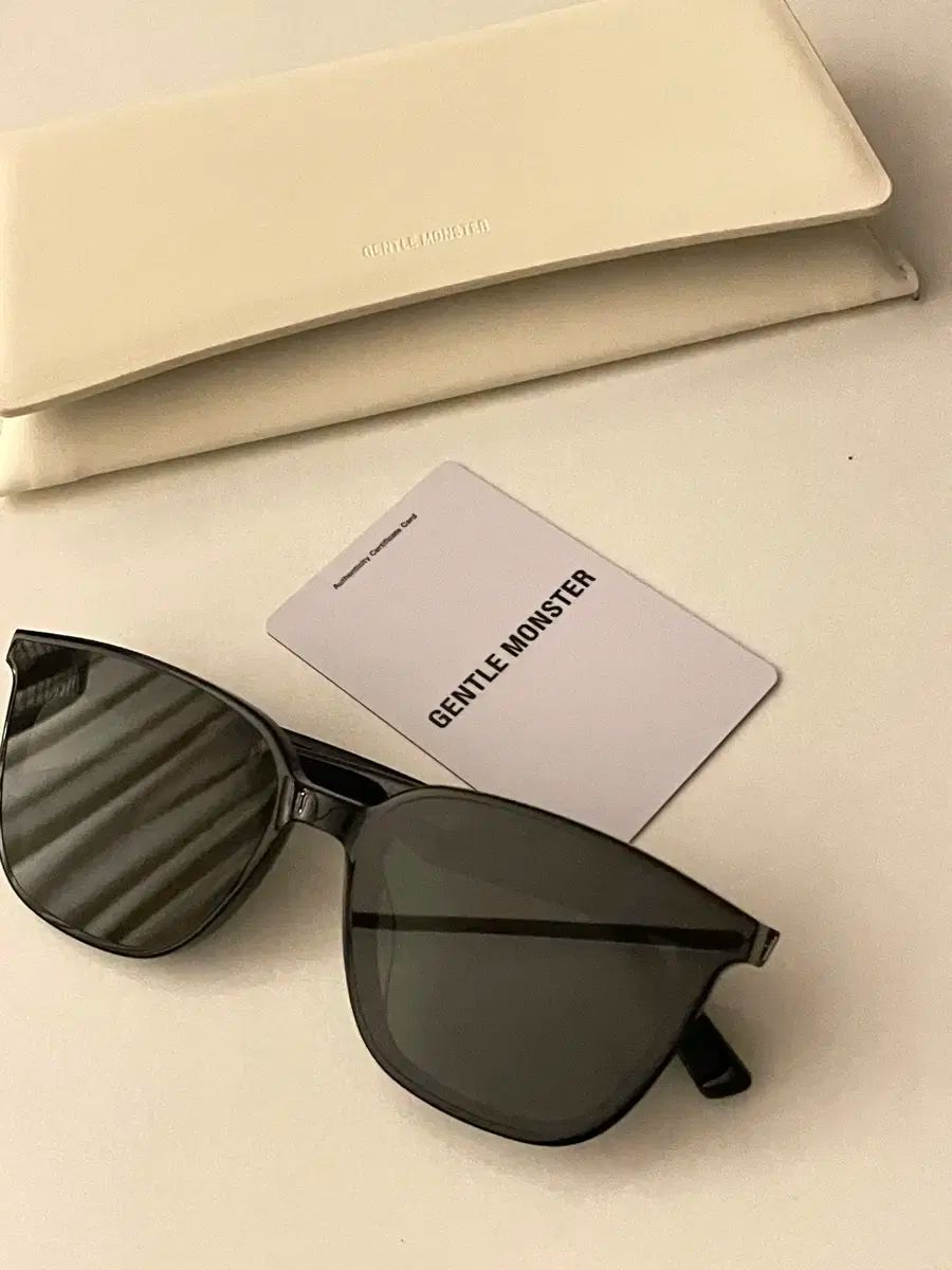 ジェントル・モンスター 正規品 リリット 01 ユニセックス サングラス