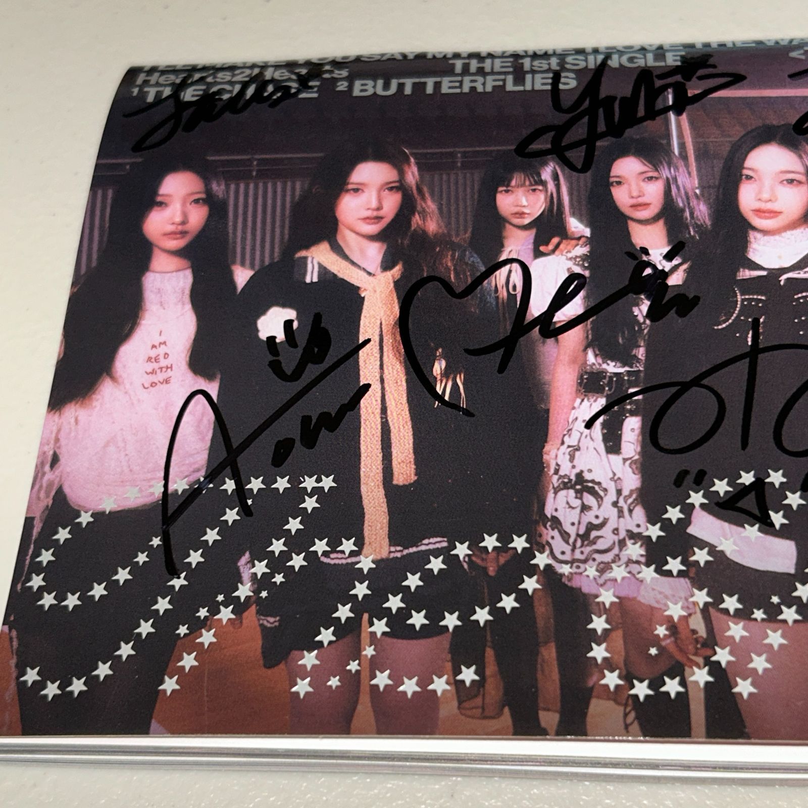 Hearts2Hearts 直筆サイン「The Chase」Photobook ver. - メルカリ