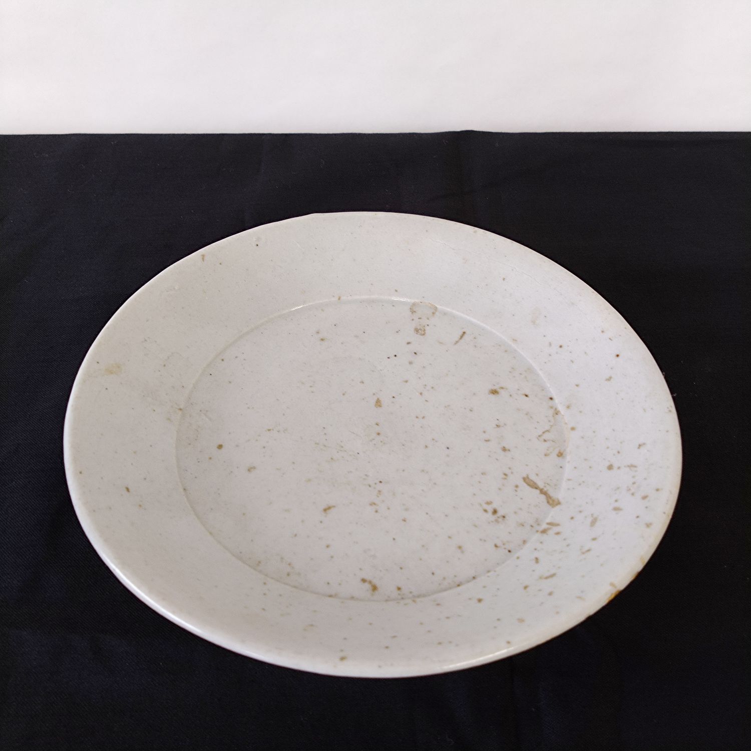 送料無料　李朝青磁小皿　径13ｃｍ 朝鮮 李朝 青磁 小鉢 ｜ みんげい おくむら （日本と世界の民芸）