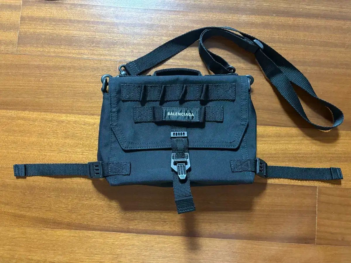 BALENCIAGA バレンシアガ AMI PARIS アミパリス メッセンジャーバッグ ブラック