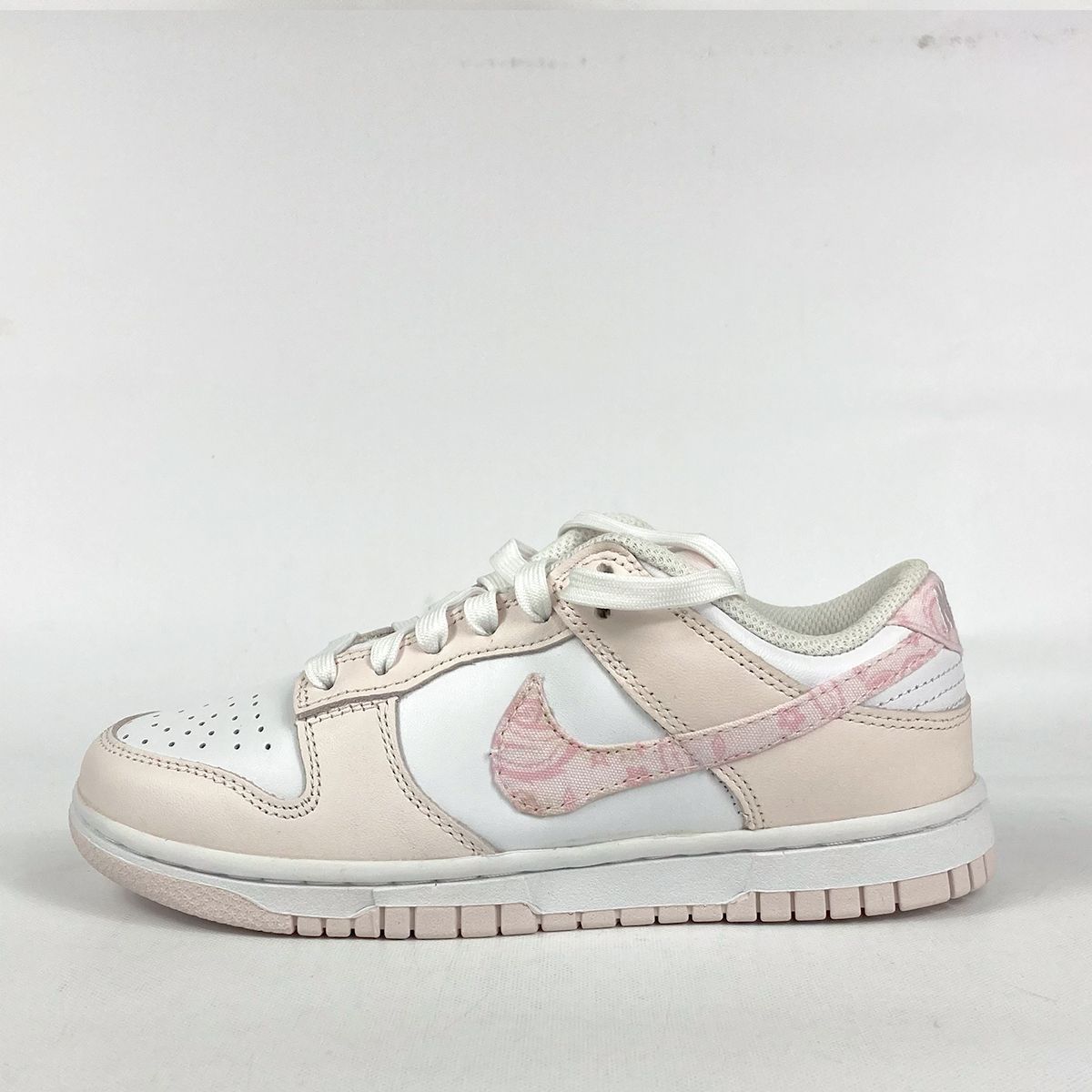 NIKE WMNS DUNK LOW WHITE/PEARL PINK/MEDIUM SOFT PINK 【PAISLEY】 US5-22.0cm -  メルカリ