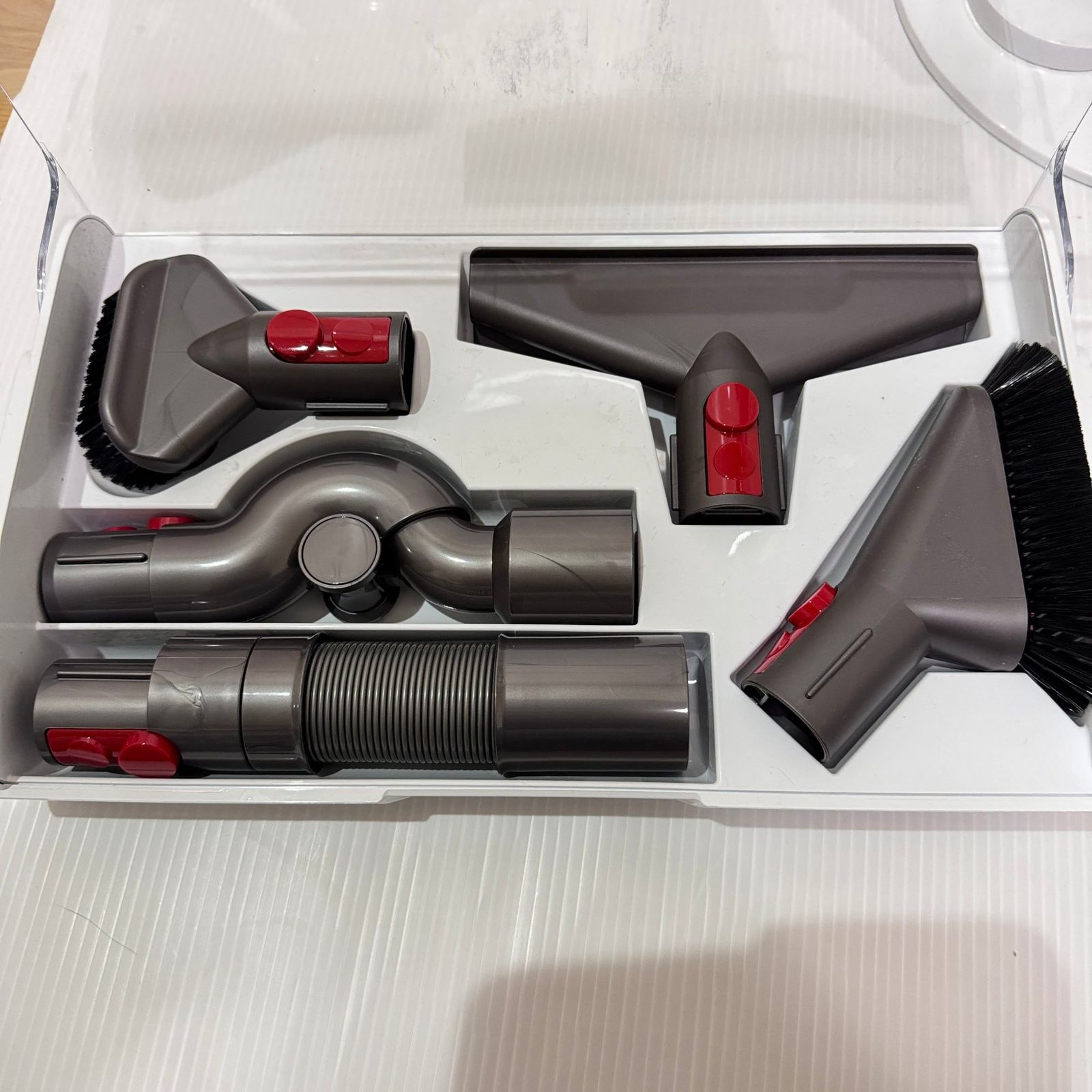 ダイソン SV12 コードレスクリーナー掃除機　充電器付　動作確認済 送料無料(D1491)dyson ダイソン SV12 掃除機 コードレス