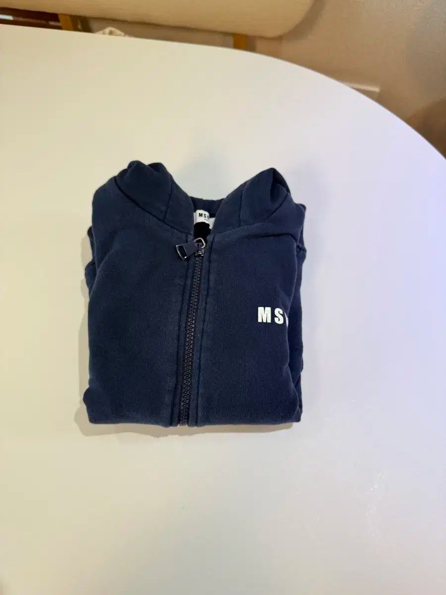 ジップアップ