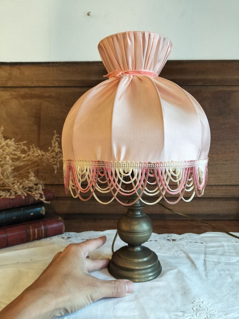 お値下げ❗️フランス・アンティーク・ランプ ☆フランス アンティーク 素敵な 青銅装飾付き 卓上ランプ 持ち手 照明