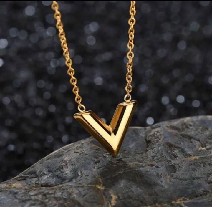 V字ネックレス ゴールド キンプリ 平野紫耀 男女兼用 芸能人