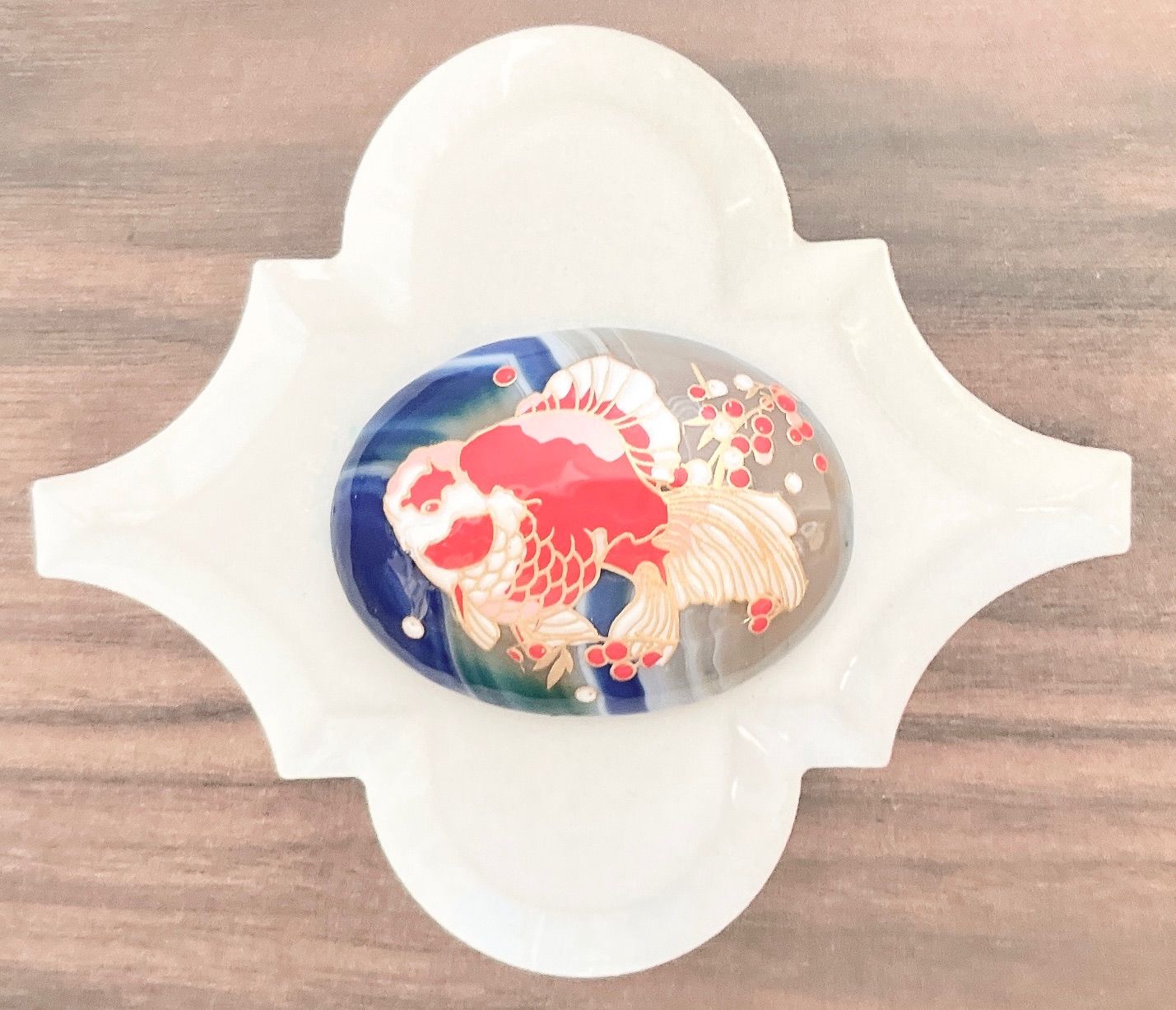 ☆〜天然石 ブルー縞瑪瑙 金魚の王様 蘭鋳ランチュウ 帯留め 40×30 