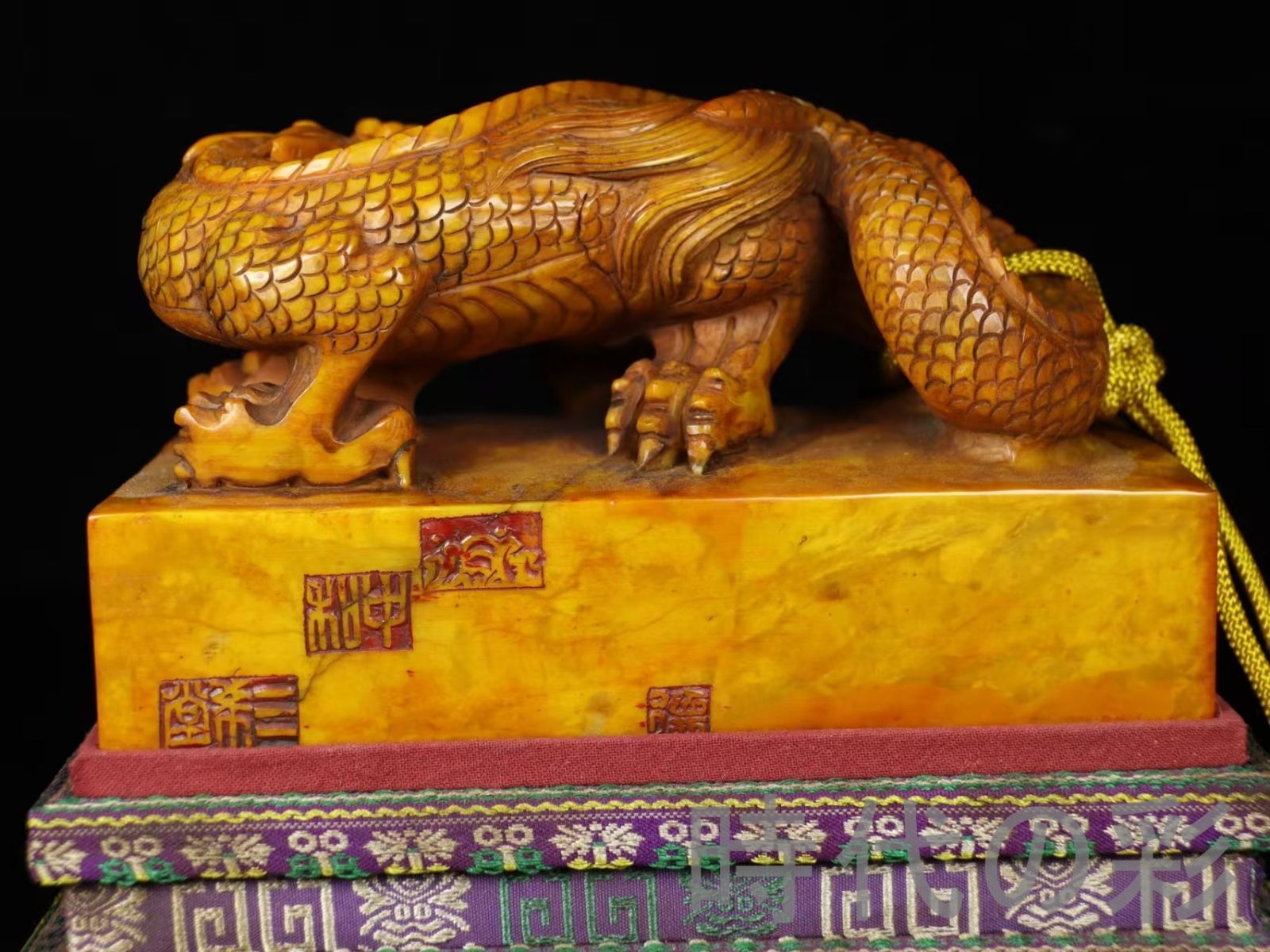 中国古美術 清代 乾隆5年 田黄石 龍印章 置物 骨董品 古玩 時代物 細密彫 中国古美術 清代 乾隆5年 田黄石 龍印章 置物 骨董品 古玩 時代物