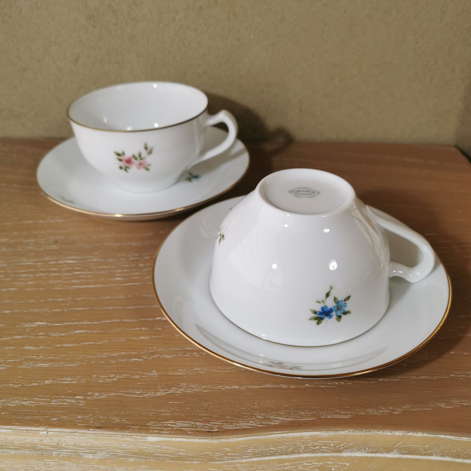 大倉陶園 カップ＆ソーサー 三色小花 シルバー印 2客 - メルカリ 