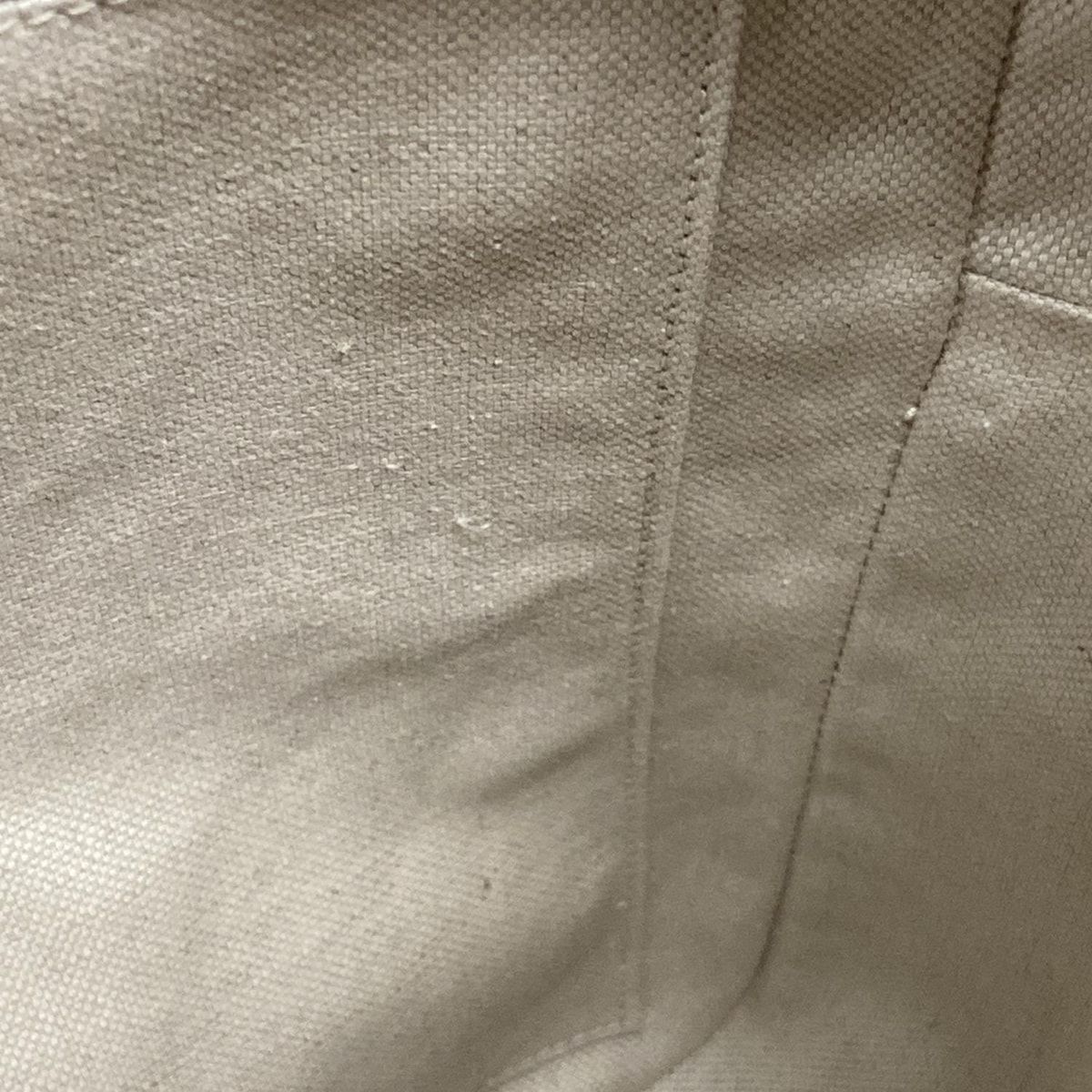 グレーベージュ×グリーン×レッド