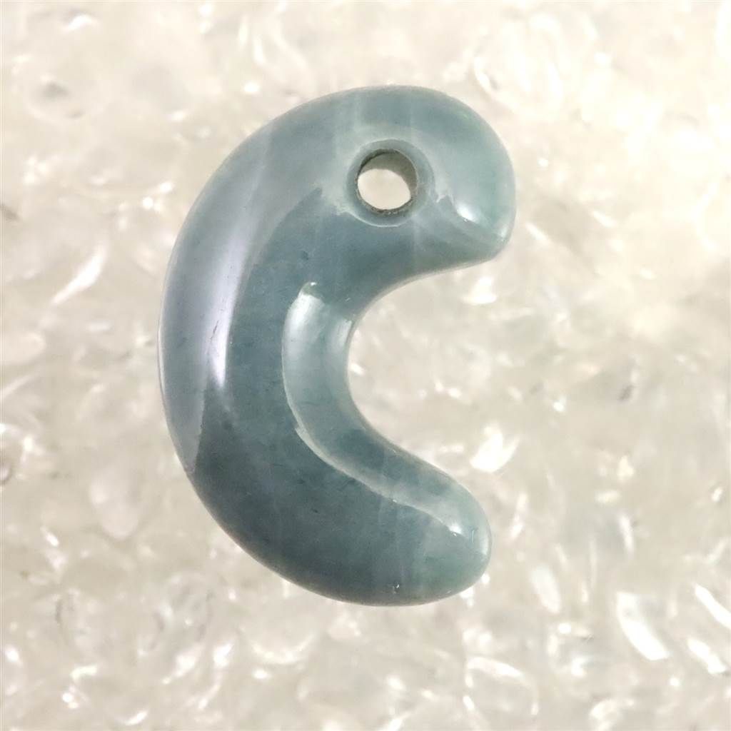 糸魚川翡翠 ヒスイ 小滝コン沢産 24mm勾玉 ブルー 証明書付 5.46g