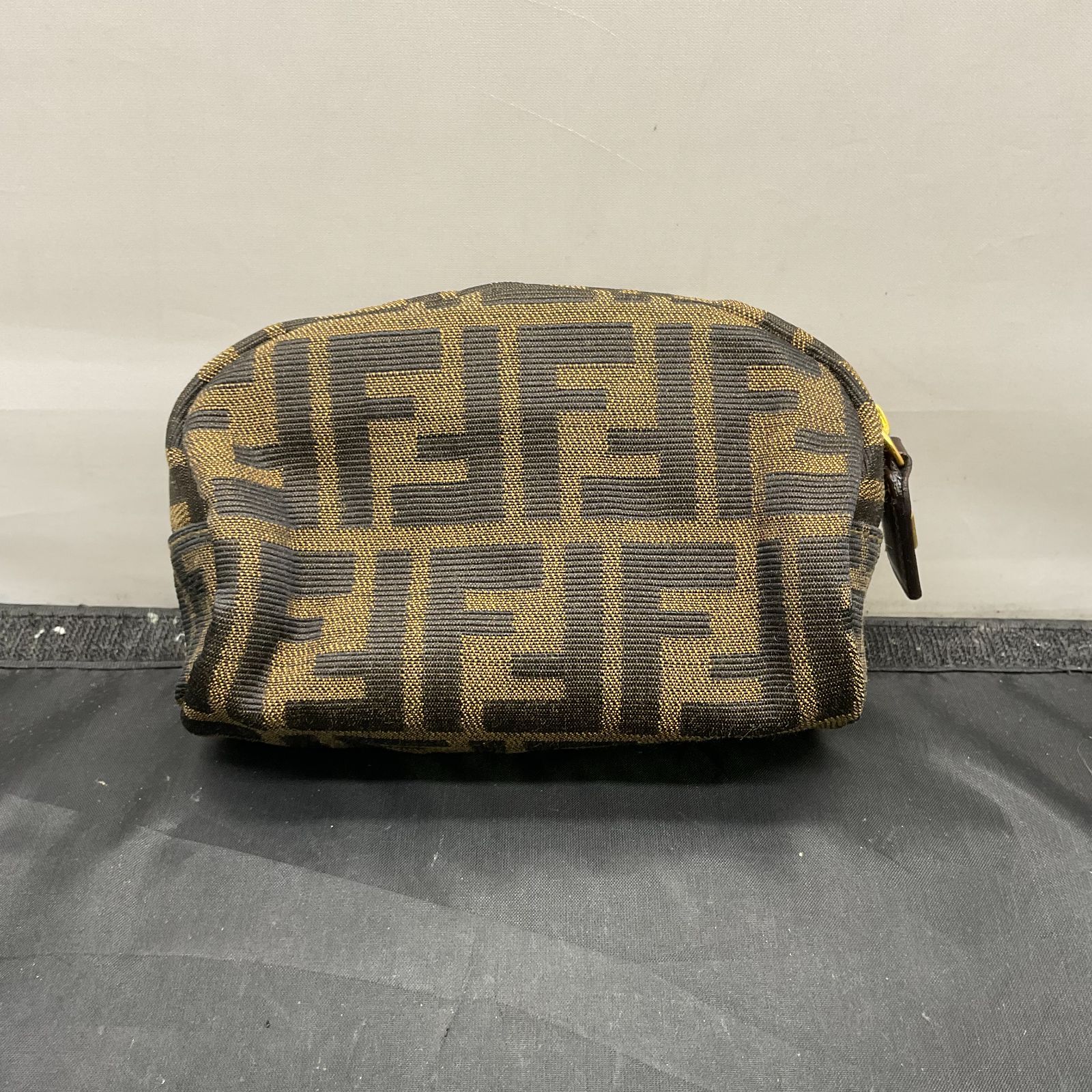 5EM29 FENDI フェンディ ミニポーチ ズッカ柄 ブラウン FENDI フェンディ ズッカ ポーチ 5EM29 FENDI フェンディ ミニポーチ