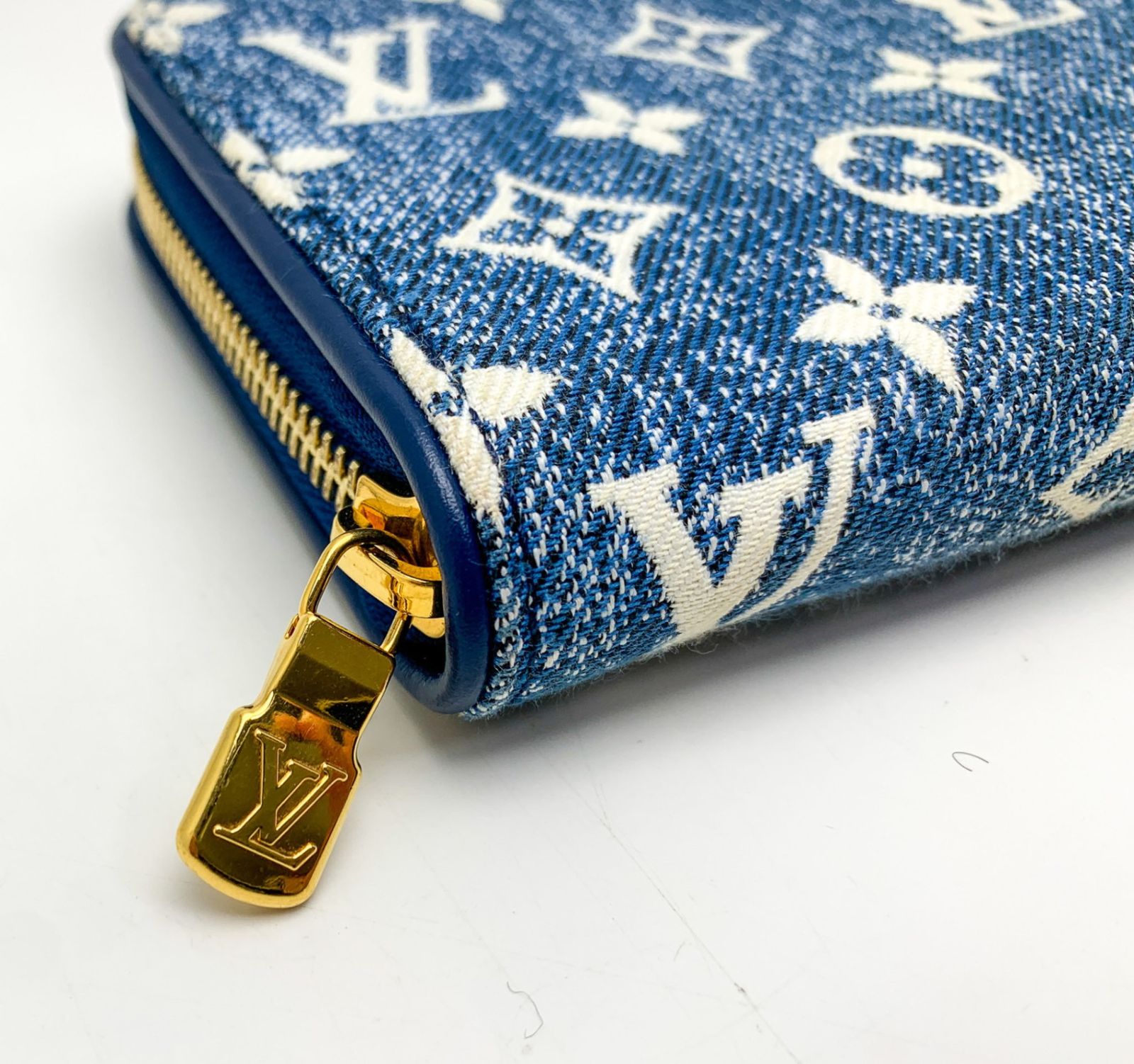 LOUIS VUITTON ルイヴィトン モノグラム・ジャガード・デニム ジッピー 