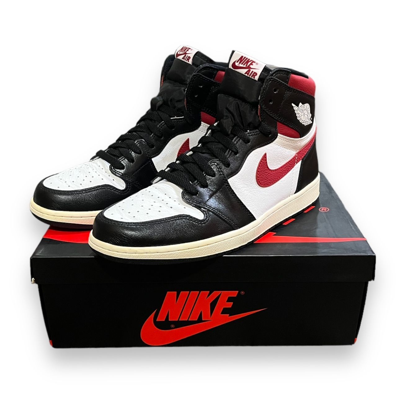 美品 NIKE AIR JORDAN 1 RETRO HIGH BLACK GYM RED 555088-061