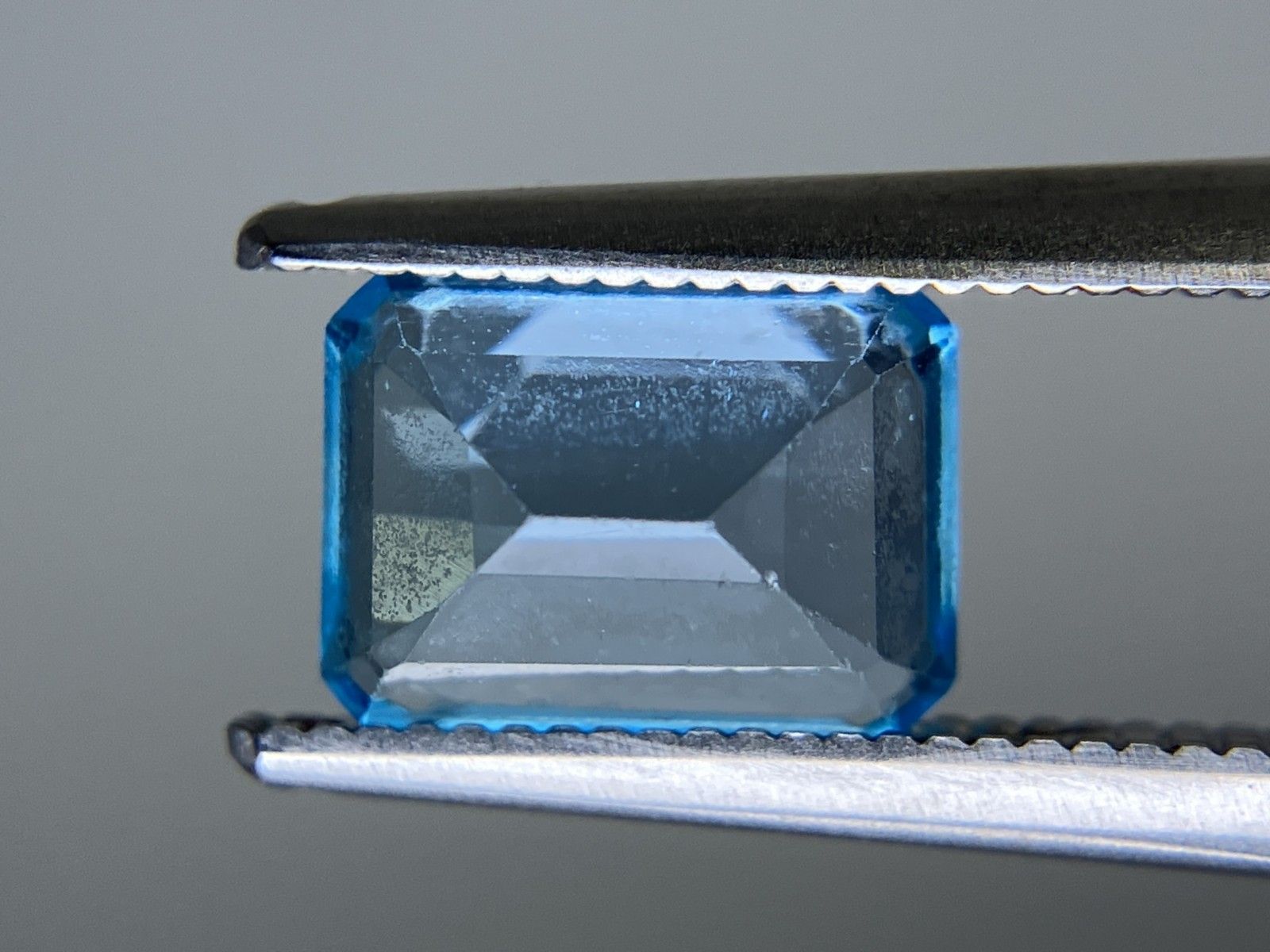 値段が激安 ブルートパーズ 2.003ct 8.1㎜×6.0㎜×3.9 宝石ソーティング付き トパーズ