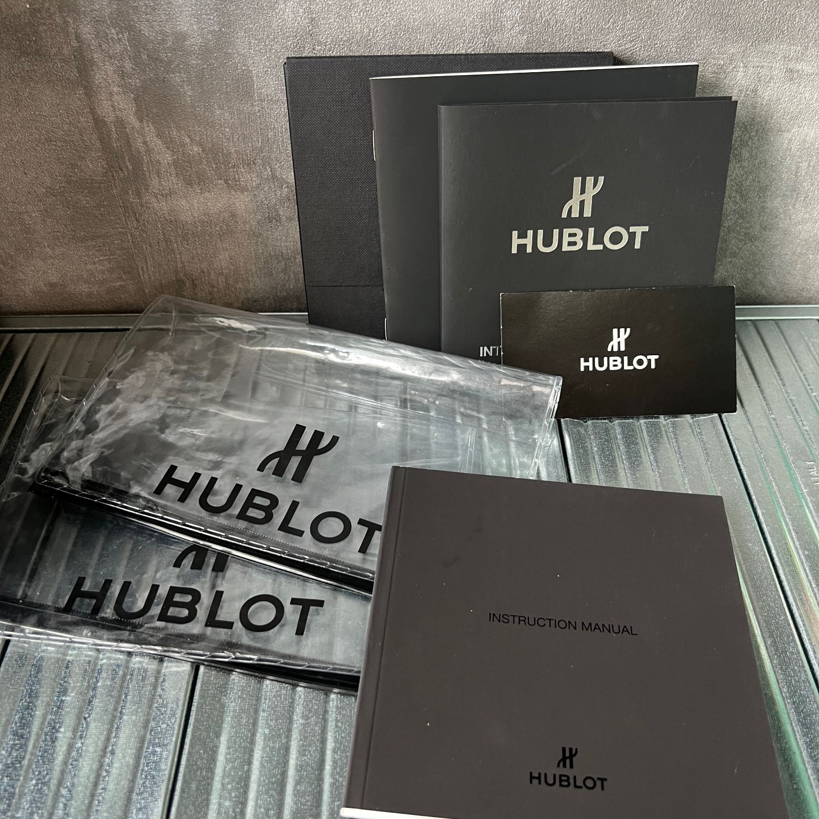 ウブロ HUBLOT 空箱 時計ケース USB・ZIP・冊子×1 取扱説明書×1