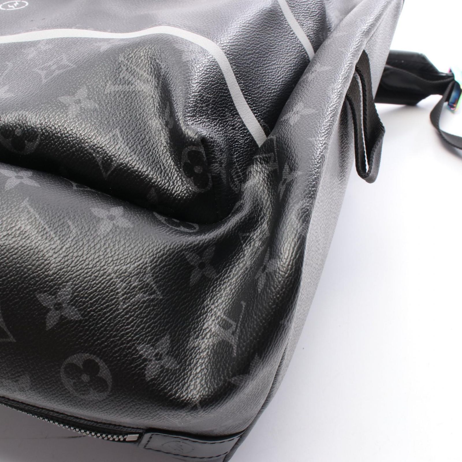 ナミビア Small Worldのレザー小物入れ アメジスト装飾付き ナミビア Small Worldのレザー小物入れ アメジスト装飾付き