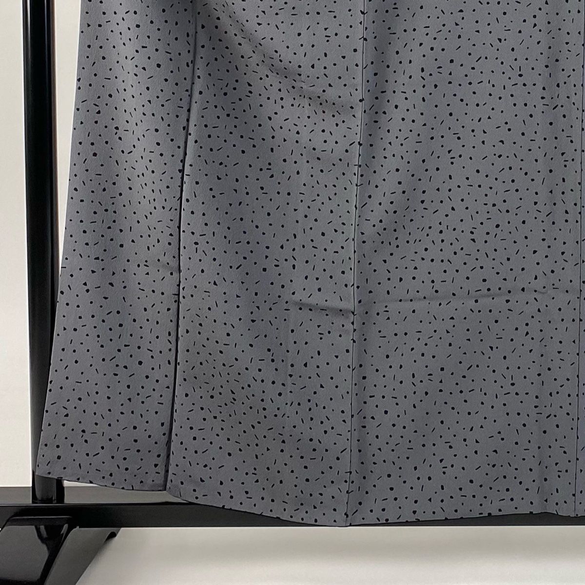 小紋 身丈158cm 裄丈62cm S 袷 花井幸子 やまと 落款 幾何学 灰色 正絹 名品