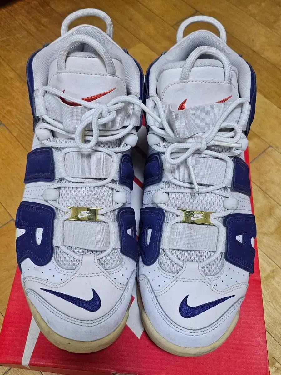 260 NIKE ナイキ エア モアー アップテンポ ニックス