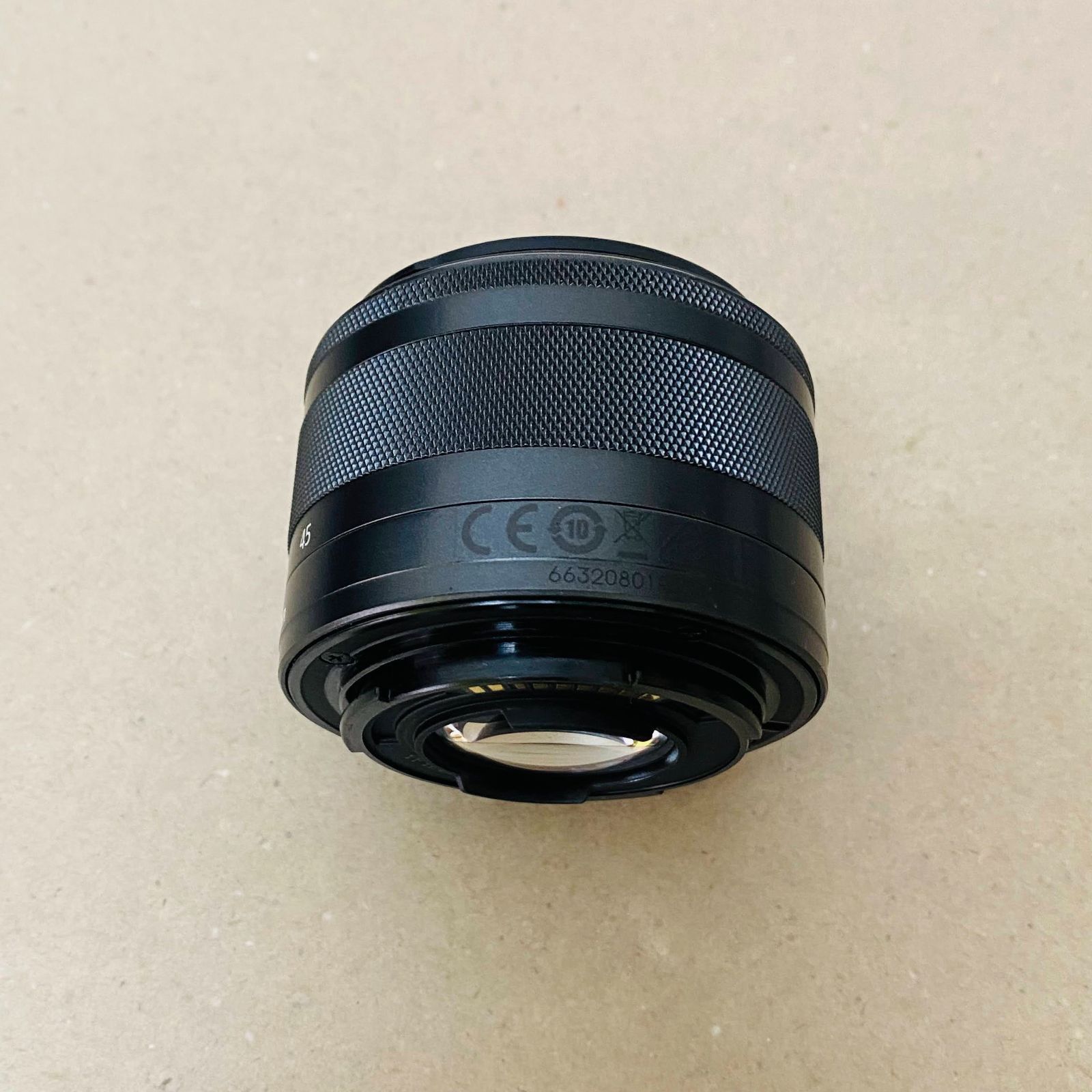 キャノン 　Canon EOS Kiss M　ブラック 　EF-M 15-45mm  F 3.5-6.3 　IS STM 　レンズキット 充電器、バッテリー付属 C2114  80サイズ発送