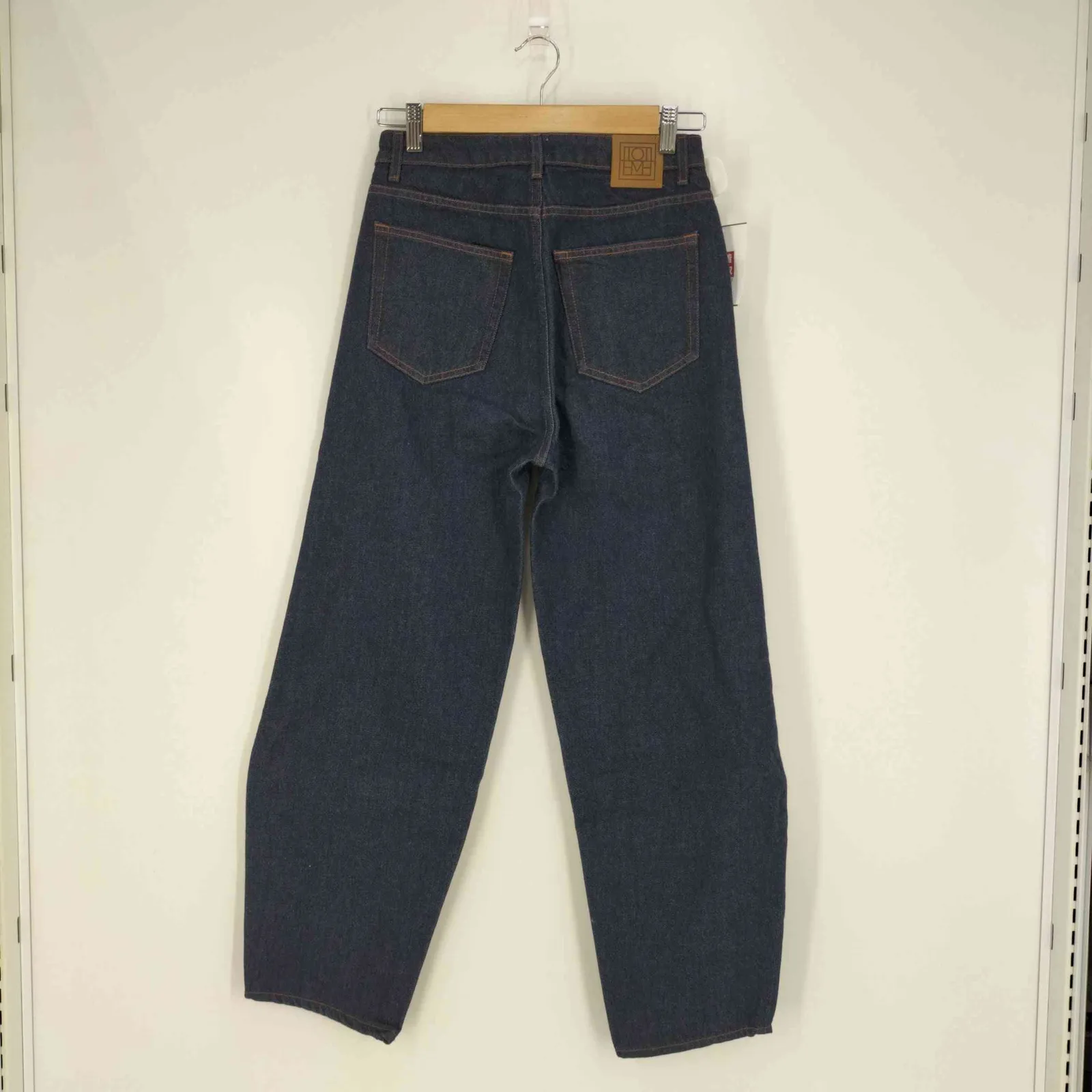 トーテム toteme BARREL LEG DENIM テーパードレッグデニムパンツ