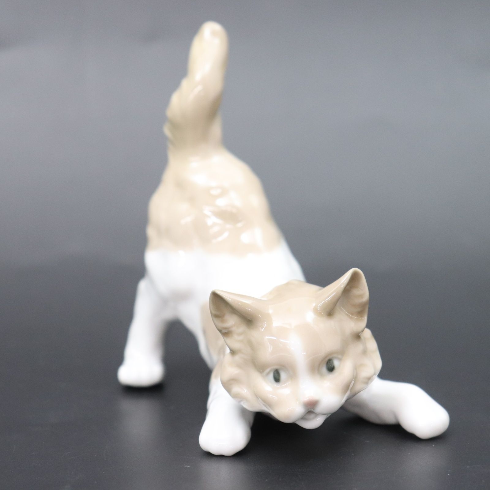 ITG2IG6WZMRO LLADRO リヤドロ 尻尾を立てる猫 ねこ ネコ 陶器