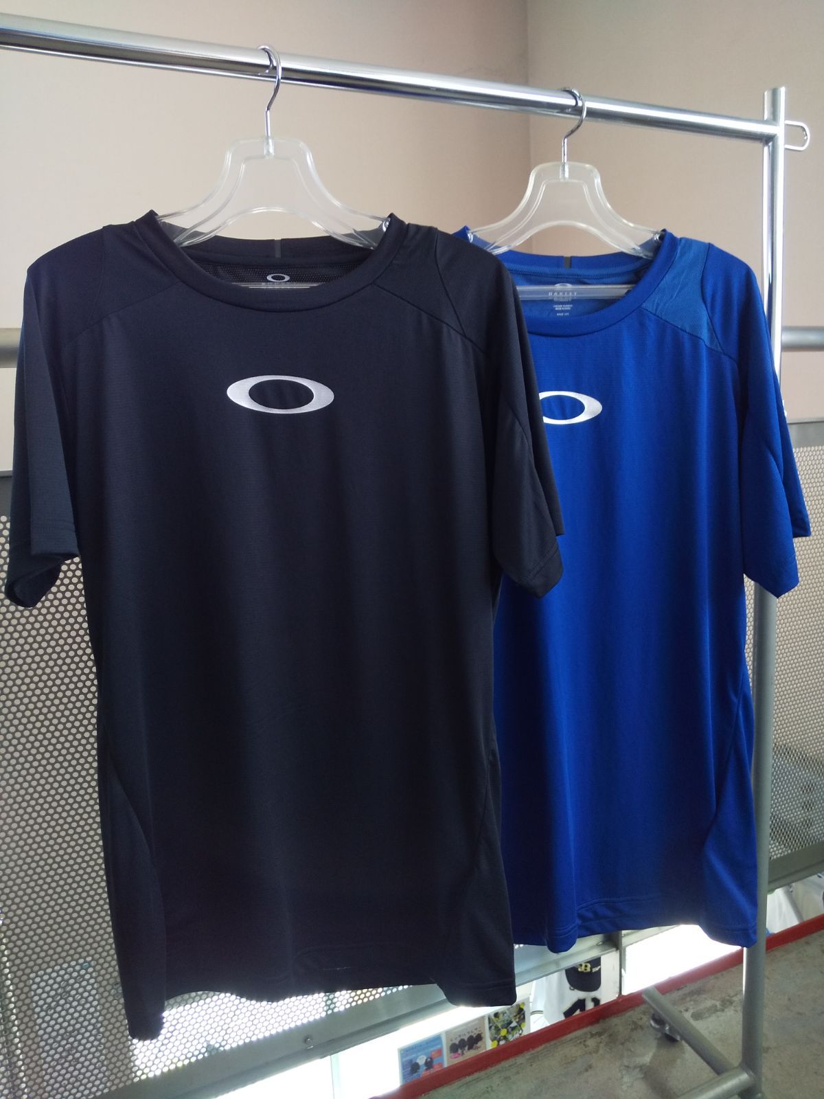 オークリー　Tシャツ