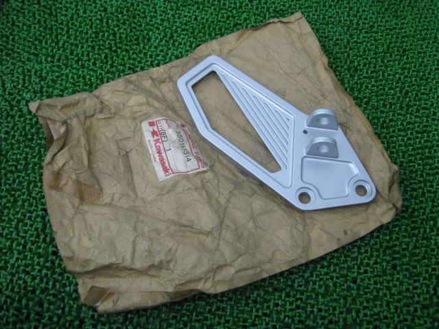 GPX750R ステップホルダー 左 35011-1314 在庫有 即納 カワサキ 純正 新品 バイク 部品 激レア絶版品 ZX750F 車検 Genuine