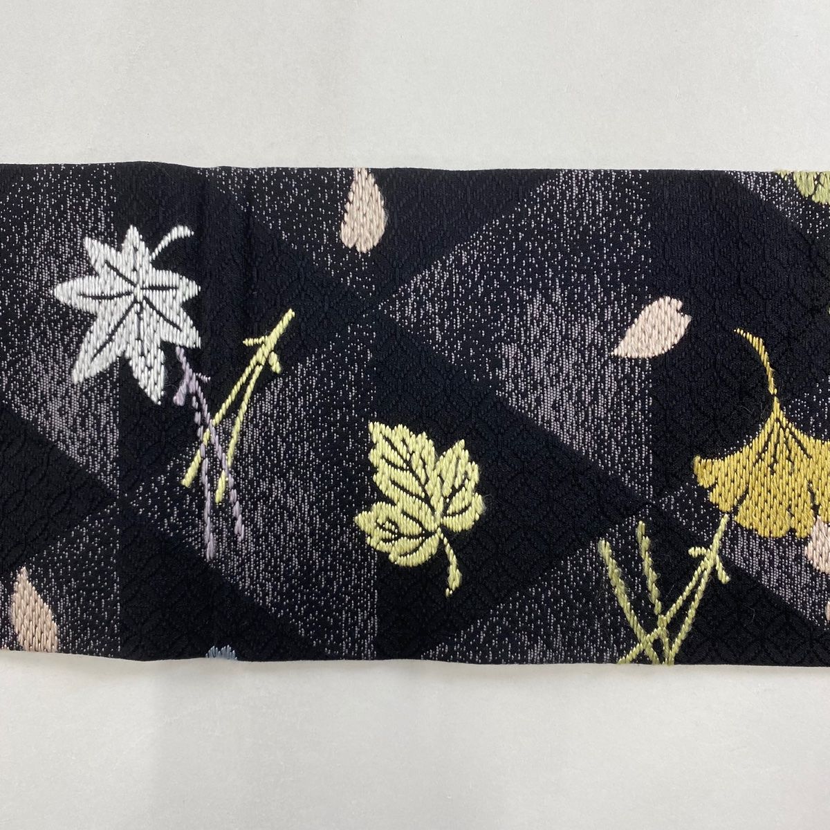 名古屋帯 秀品 吹き寄せ 桜 刺繍 黒 正絹 【中古】 - メルカリ