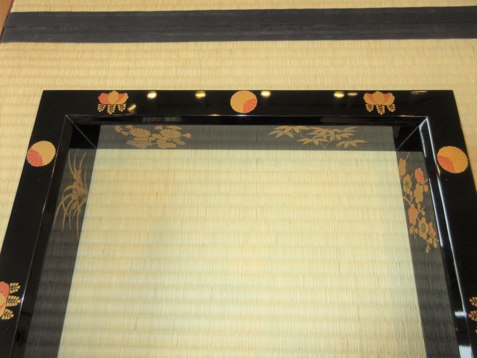 茶道具　塗師　宗勝作　真塗　菊桐四君子蒔絵　炉縁　共箱　V　8398A 茶道具 塗師 宗勝作 真塗 菊桐四君子蒔絵 炉縁 共箱 V 8398A