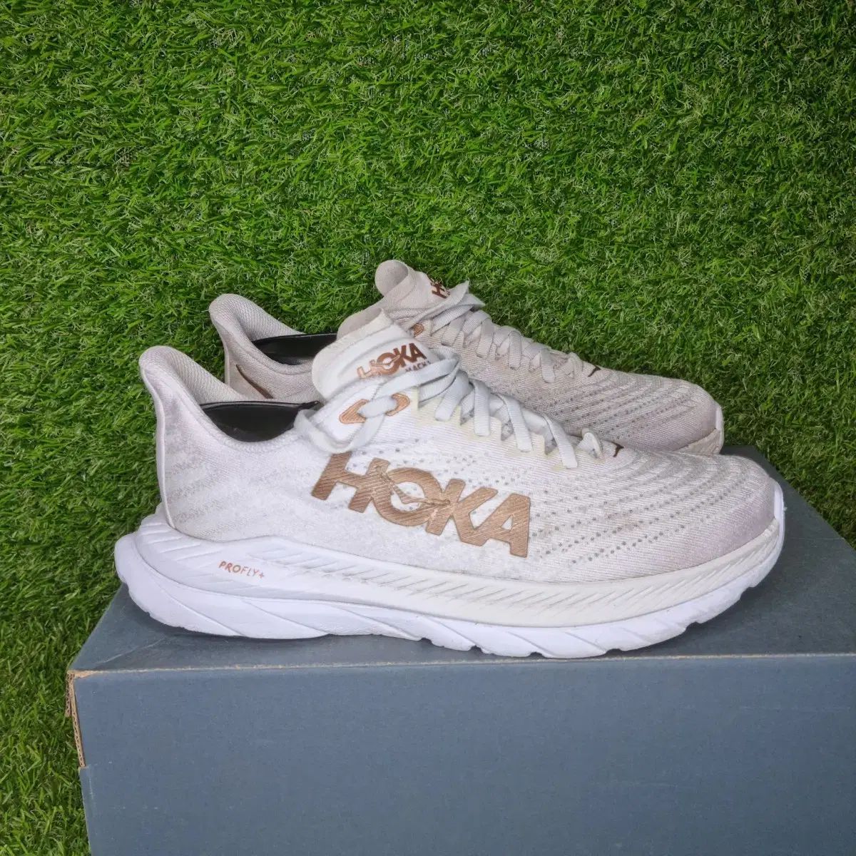 HOKA ONE ONE ホカオネオネ スニーカー 白 PROFly ＋ 245