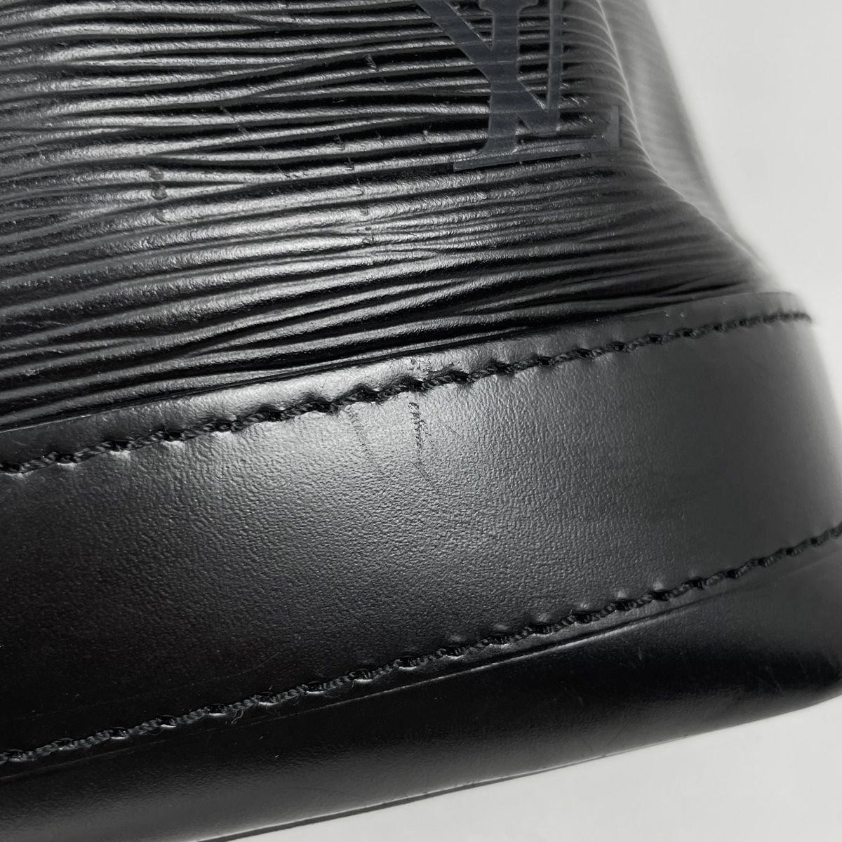 ルイヴィトン　ショルダーバッグ　ノエ　エピ　ブラック　M59002 ルイヴィトンノエ 14127 黒 ユニセックス エピレザー ショルダー