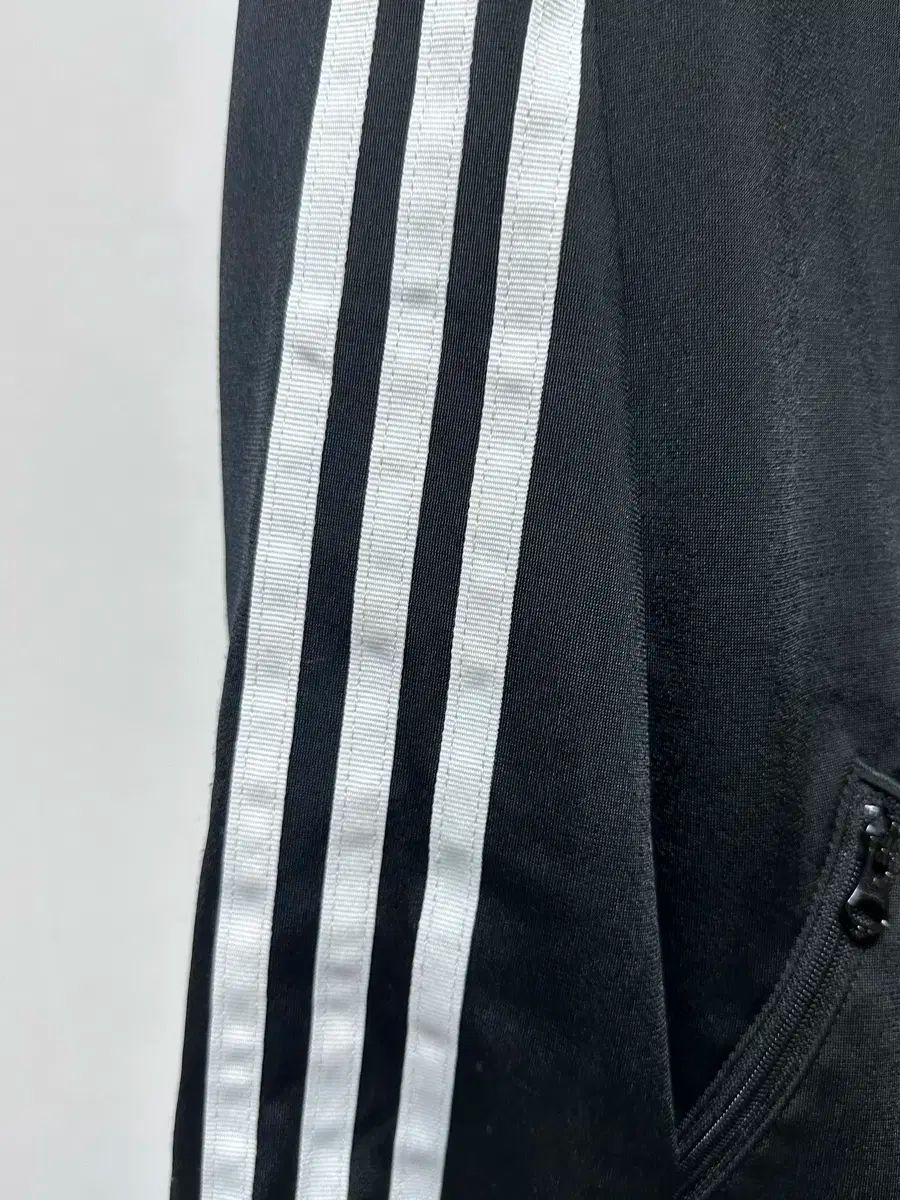 adidas アディダス