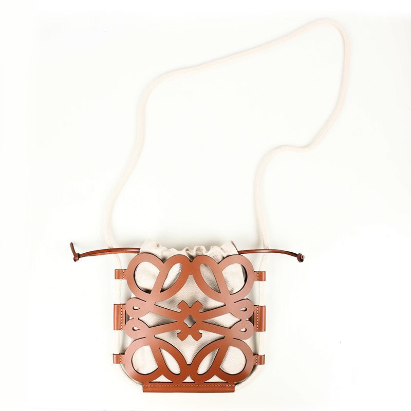 【セール】ロエベ☆ANAGRAM CUT OUT クロスボディ☆B922Q09X01 楽天市場】LOEWE ロエベ ANAGRAM CUTOUT CROSSBODY BAG