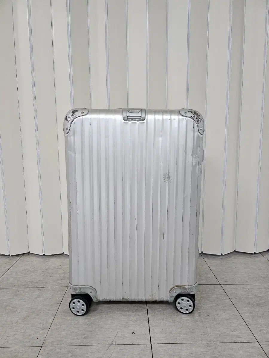 RIMOWA キャリーケース 86L トパーズ check in l 4輪 Amazon | RIMOWA