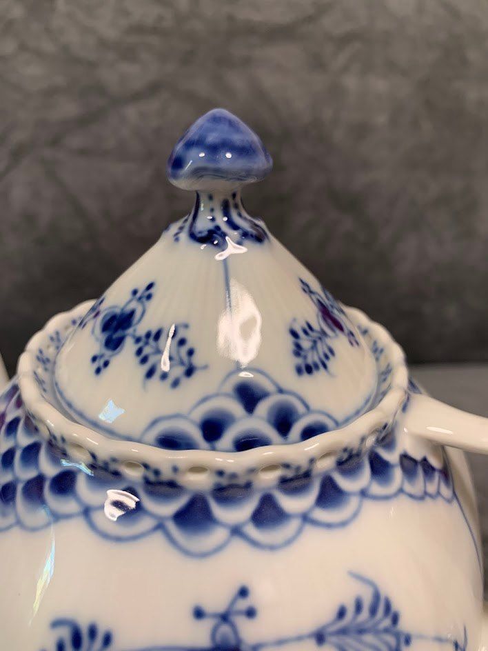 ロイヤルコペンハーゲン ブルーフルテッド柄 ペンギン フィギュリン　デンマーク製 ロイヤルコペンハーゲン ブルーフルテッド柄 ペンギン フィギュリン