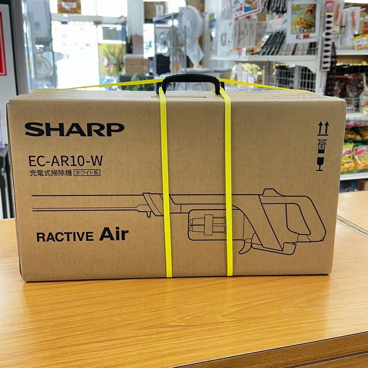 未使用 充電式掃除機 シャープ EC-AR10-W コードレスクリーナー SHARP 