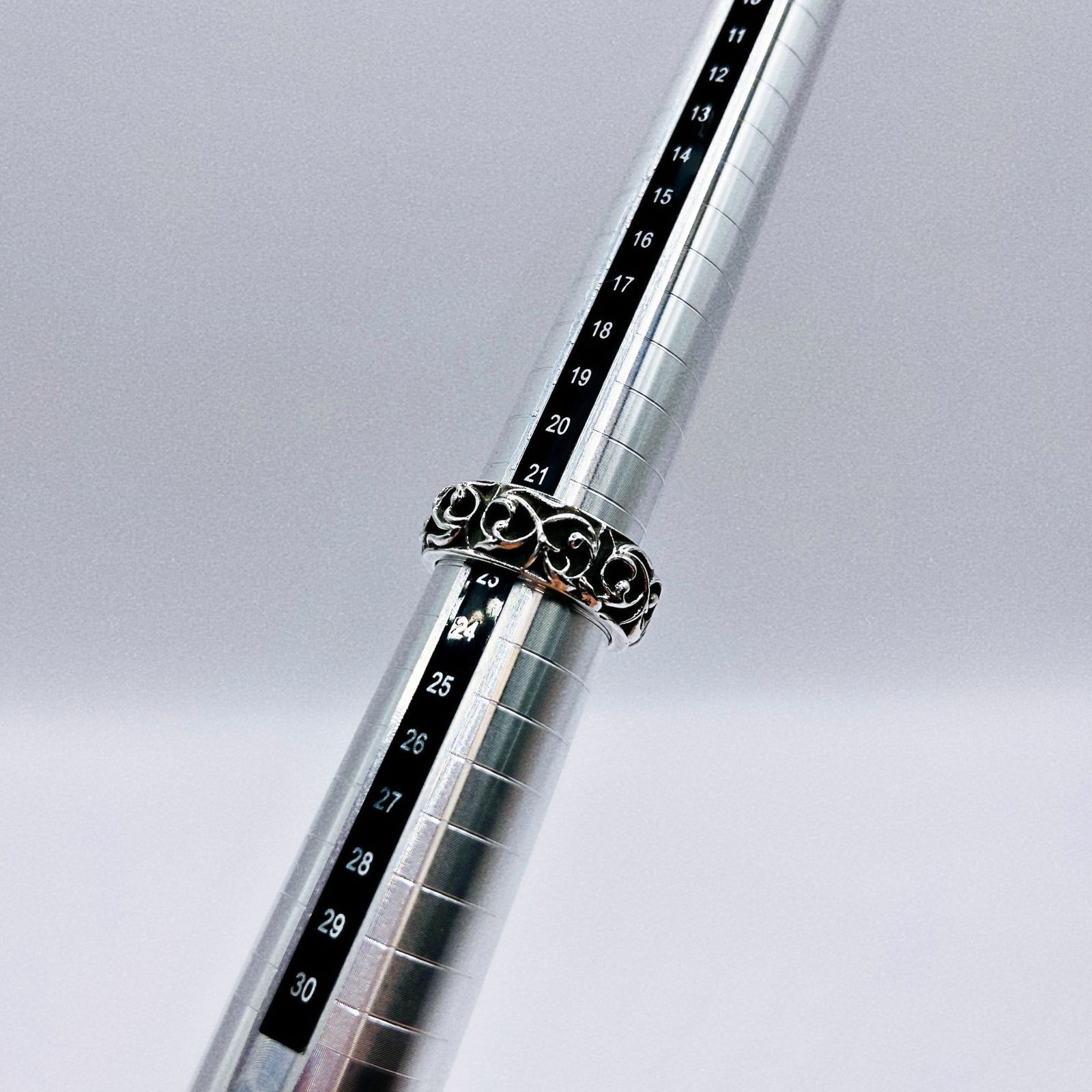 mercari qnitant 専用ページ 美品】CHROME HEARTS ETNTY VINE BAND RING 22号 - メルカリ