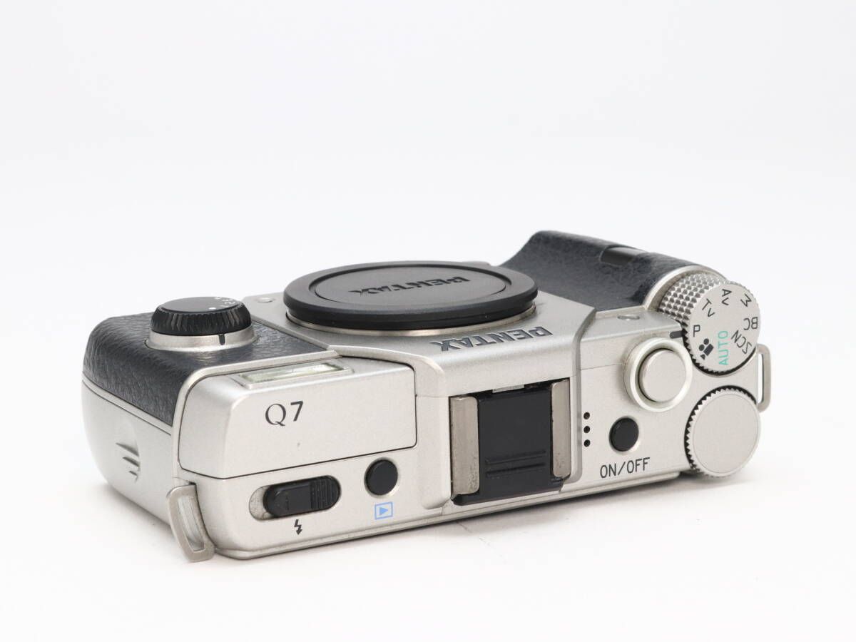 超美品 PENTAX Q7 シルバー スタンダードズームキット PENTAX