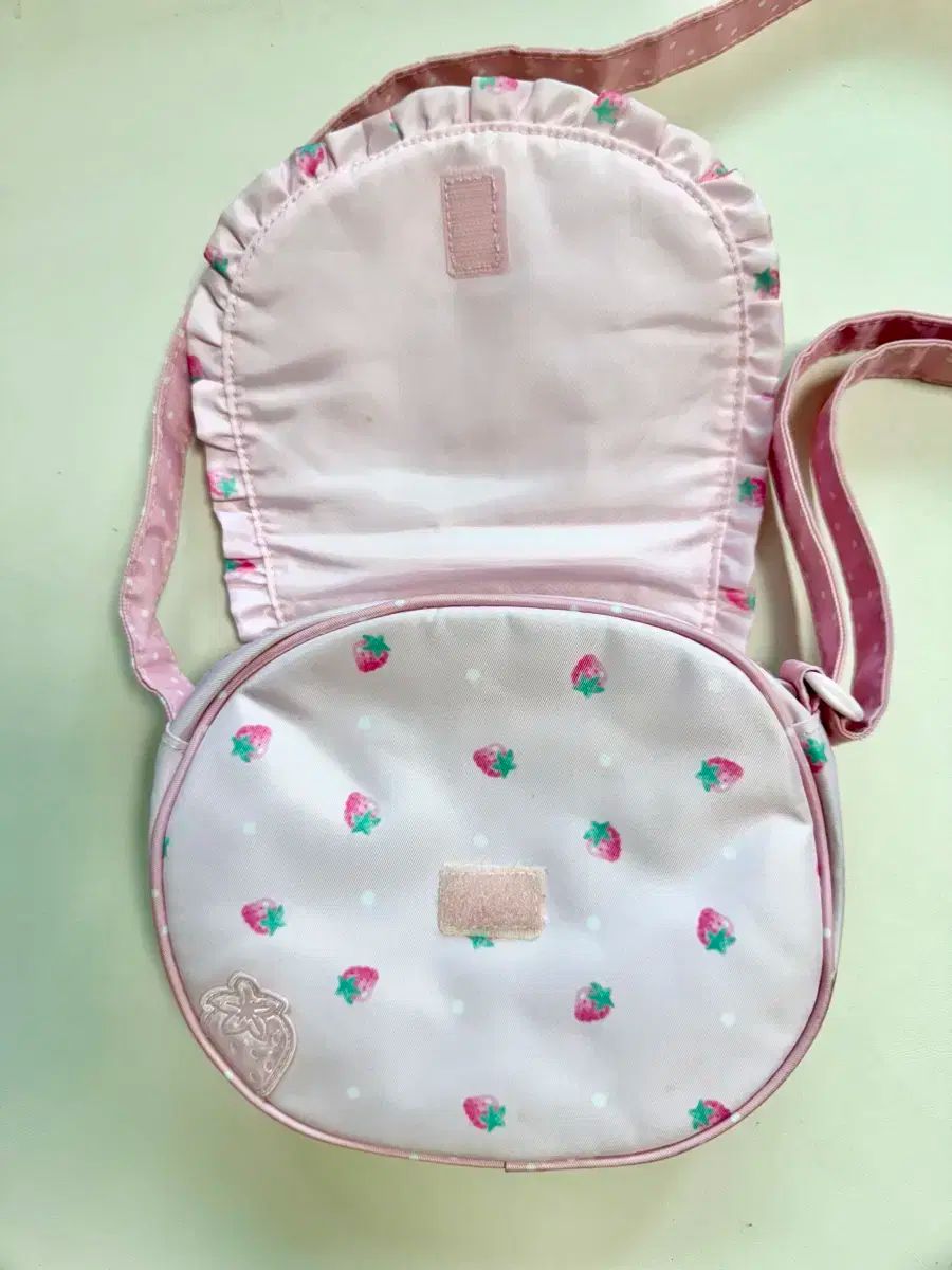 ストロベリー ショートケーキ キティ コラボ バッグ