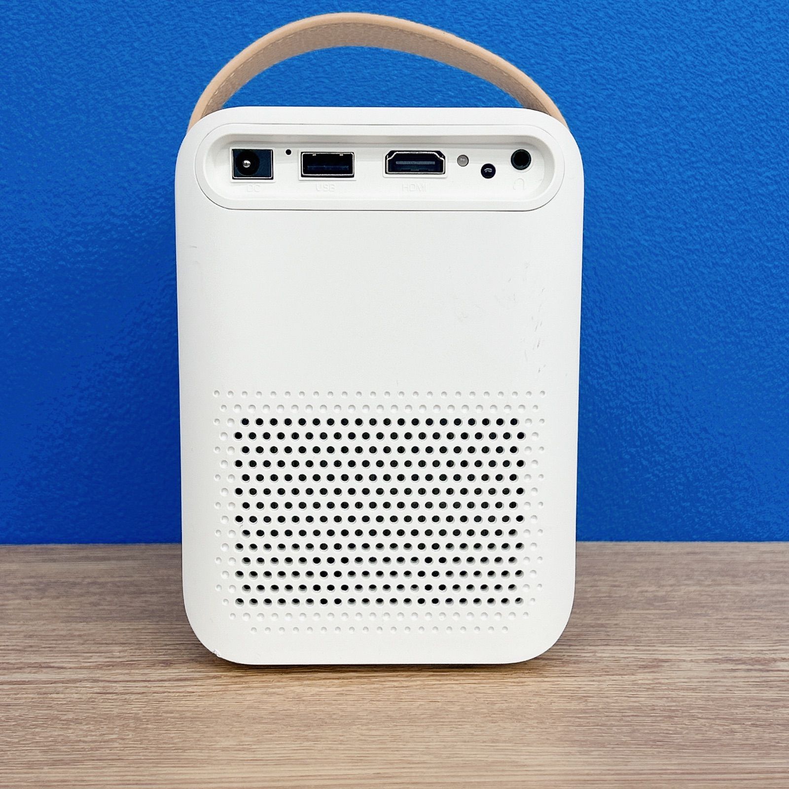 ほぼ新品　TOKAIZ プロジェクター TLP-001 スマートミニプロジェクター TLP-001n - TOKAIZ