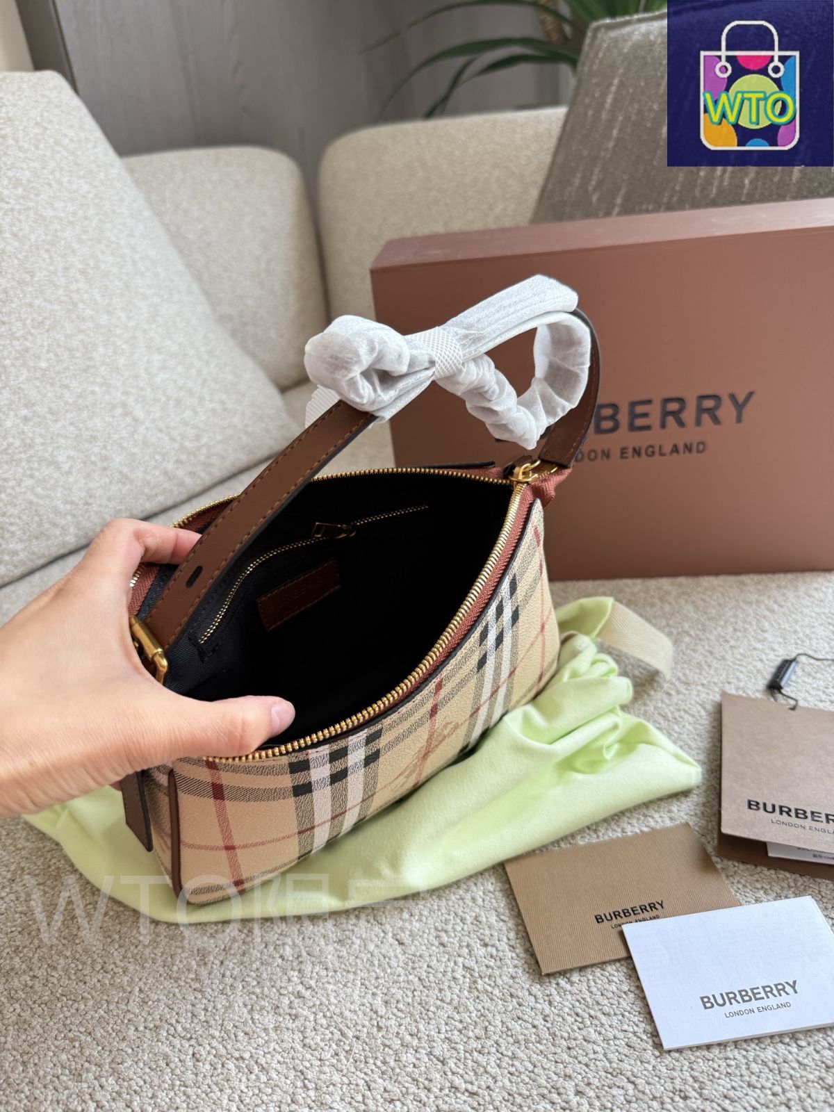 Burberry Classic Pochette バーバリー ビンテージ 今日特価】Burberry バーバリー ヴィンテージモノグラム