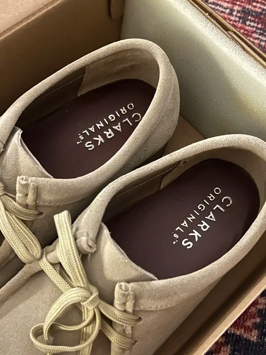 クラークス ワラビー メイプル スウェード