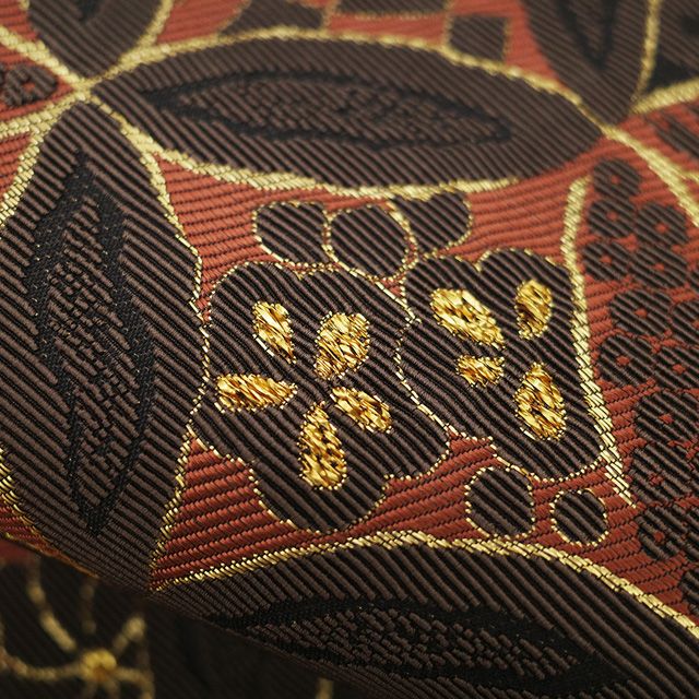 こげ茶色 淡赤茶色