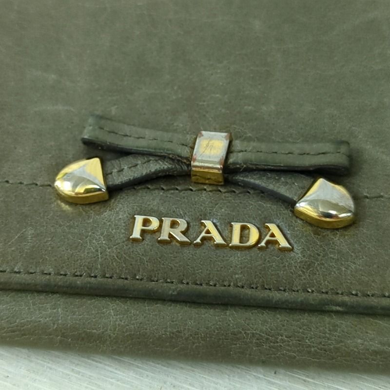 PRADA プラダレザー長財布カーキ系レディース